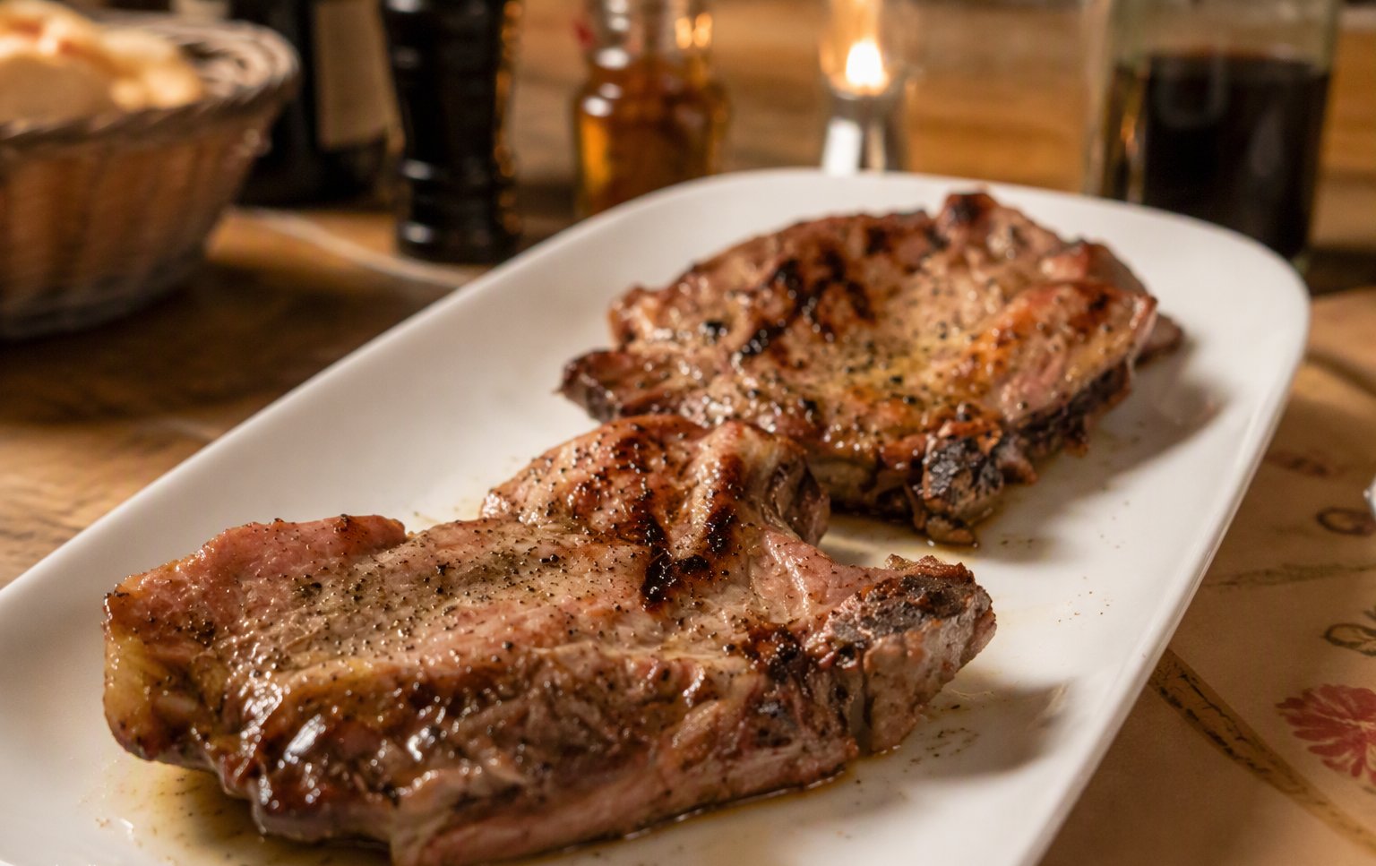 L'arrosto della casa nel piatto lungo